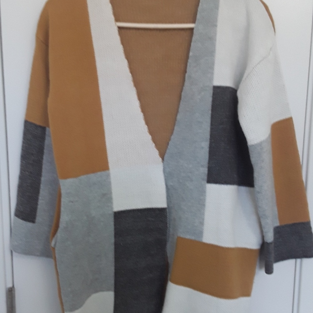 Womans knitted Cardigan w/pockets Large